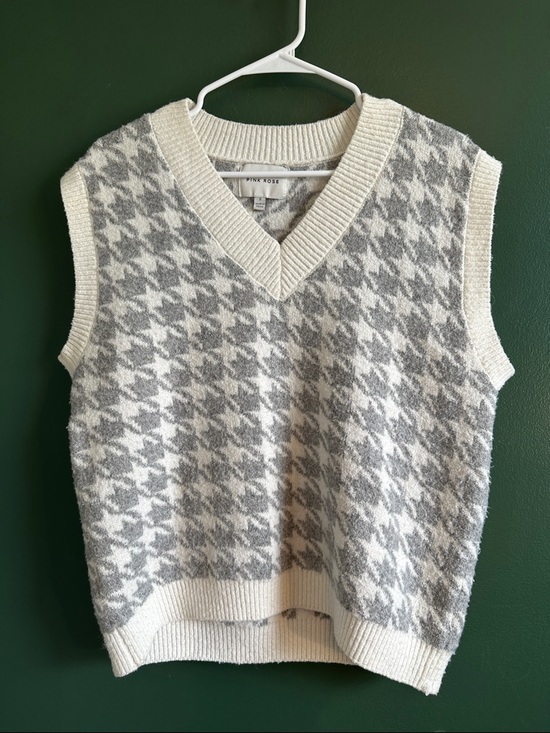 Pink Rose Sweaters - Pink Rose Gray and Hounds Tooth Cream V-Neck Sweater Vest Size S